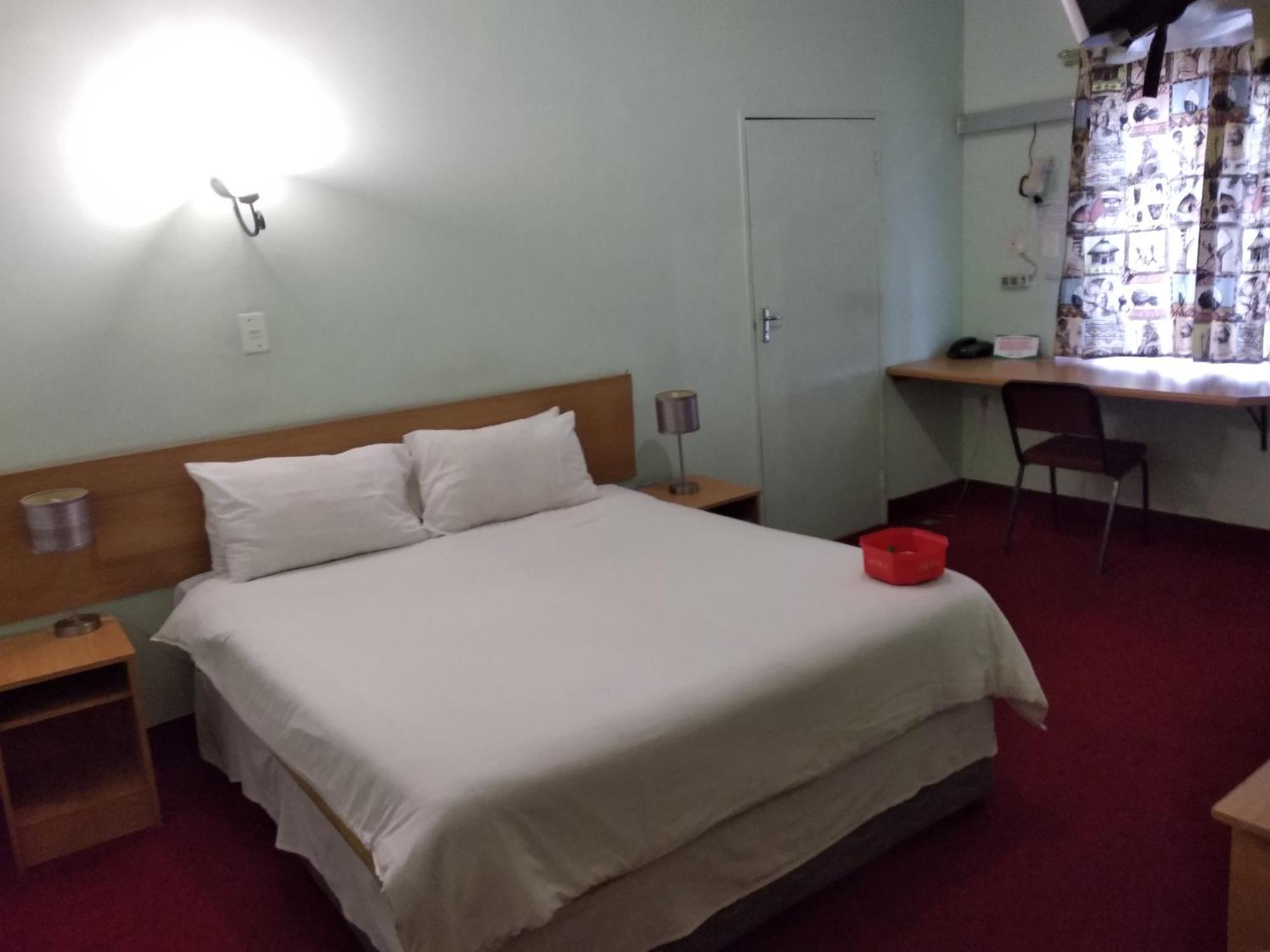 Brackendene Lodge กาโบโรเน ภายนอก รูปภาพ