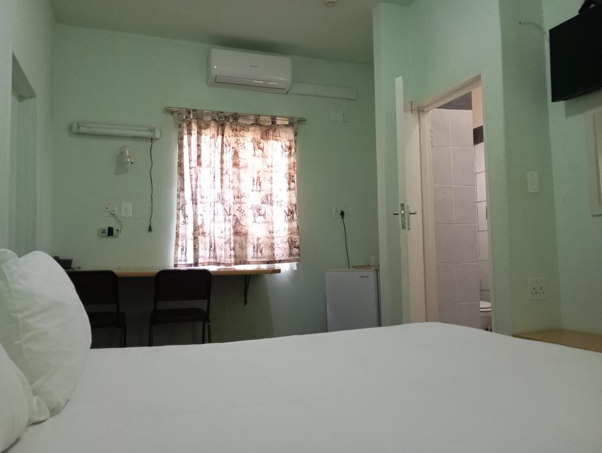 Brackendene Lodge กาโบโรเน ภายนอก รูปภาพ