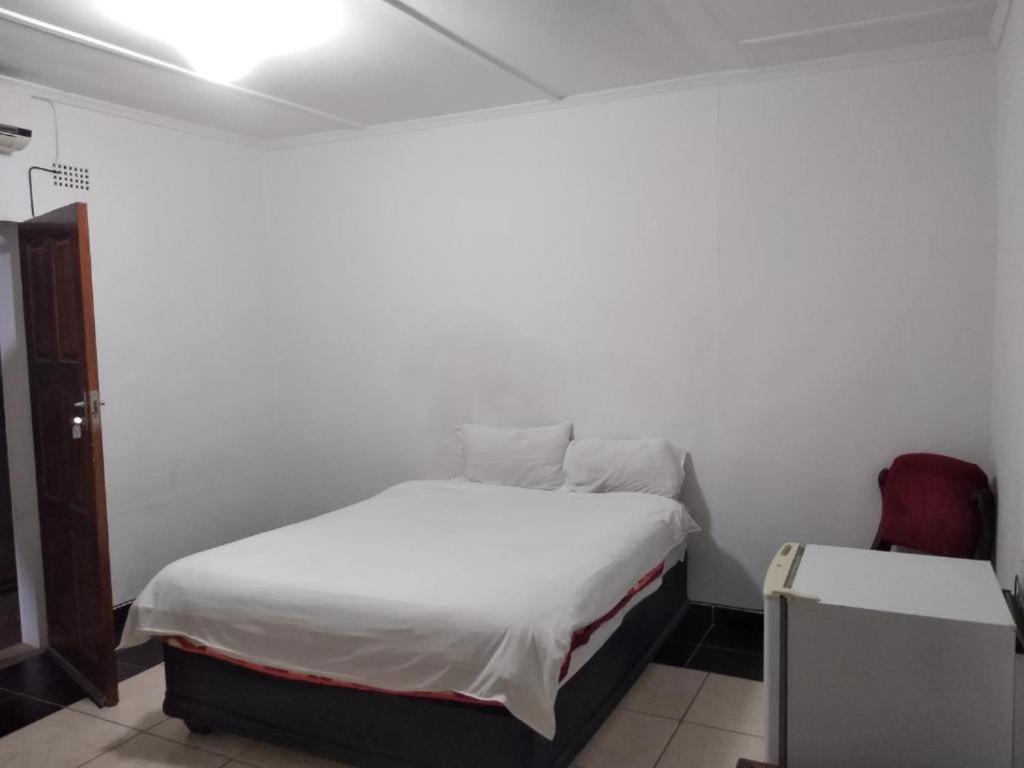 Brackendene Lodge กาโบโรเน ภายนอก รูปภาพ